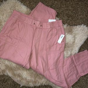 Old Navy Capri Cropped Pants in Mauve